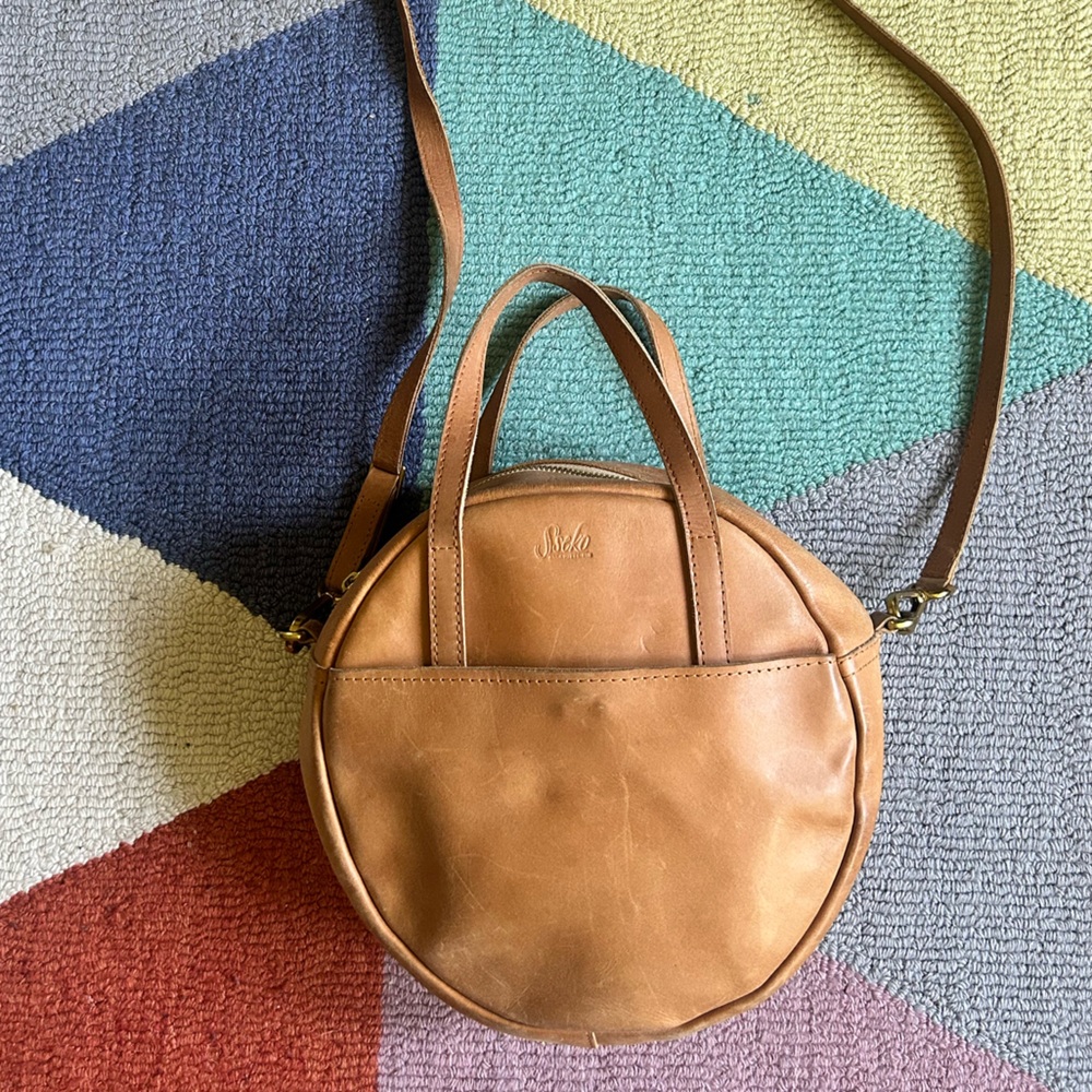 Stylish Tan Circle Leather Crossbody Bag